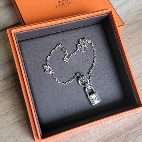 PRICE REDUCED @! Hermes Kelly Sterling Silver Necklace. 16" Box - Picture 1 of 7